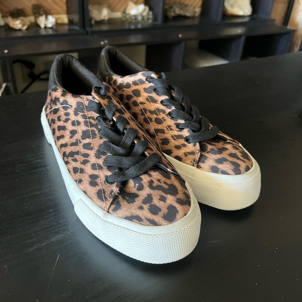 Cute low top cheetah print black and brown Zara lace up sneakers size 37